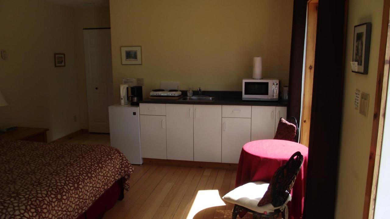 Secret Cove Cottage Suites Halfmoon Bay Exterior foto